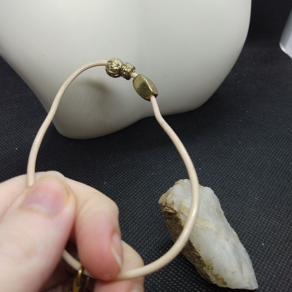 ‎Botanical butterfly bracelet - Picture 4 of 4